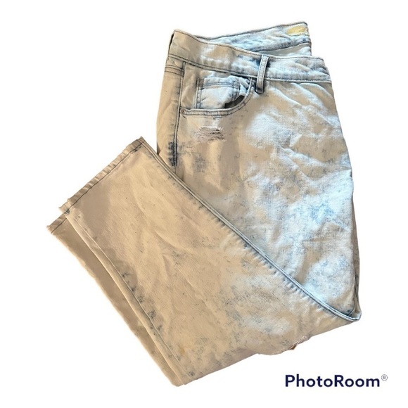 Old Navy Acid Stone Wash Distressed Boyfriend Jeans - Picture 5 of 9